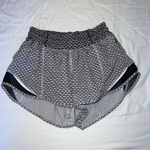 Rare lululemon hotty hot 2.5 inch shorts